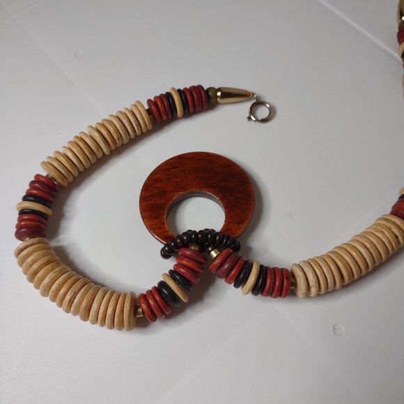 Very Cool Wooden Bead And Pendant Necklace 19 Inches Long - Picture 10 of 13